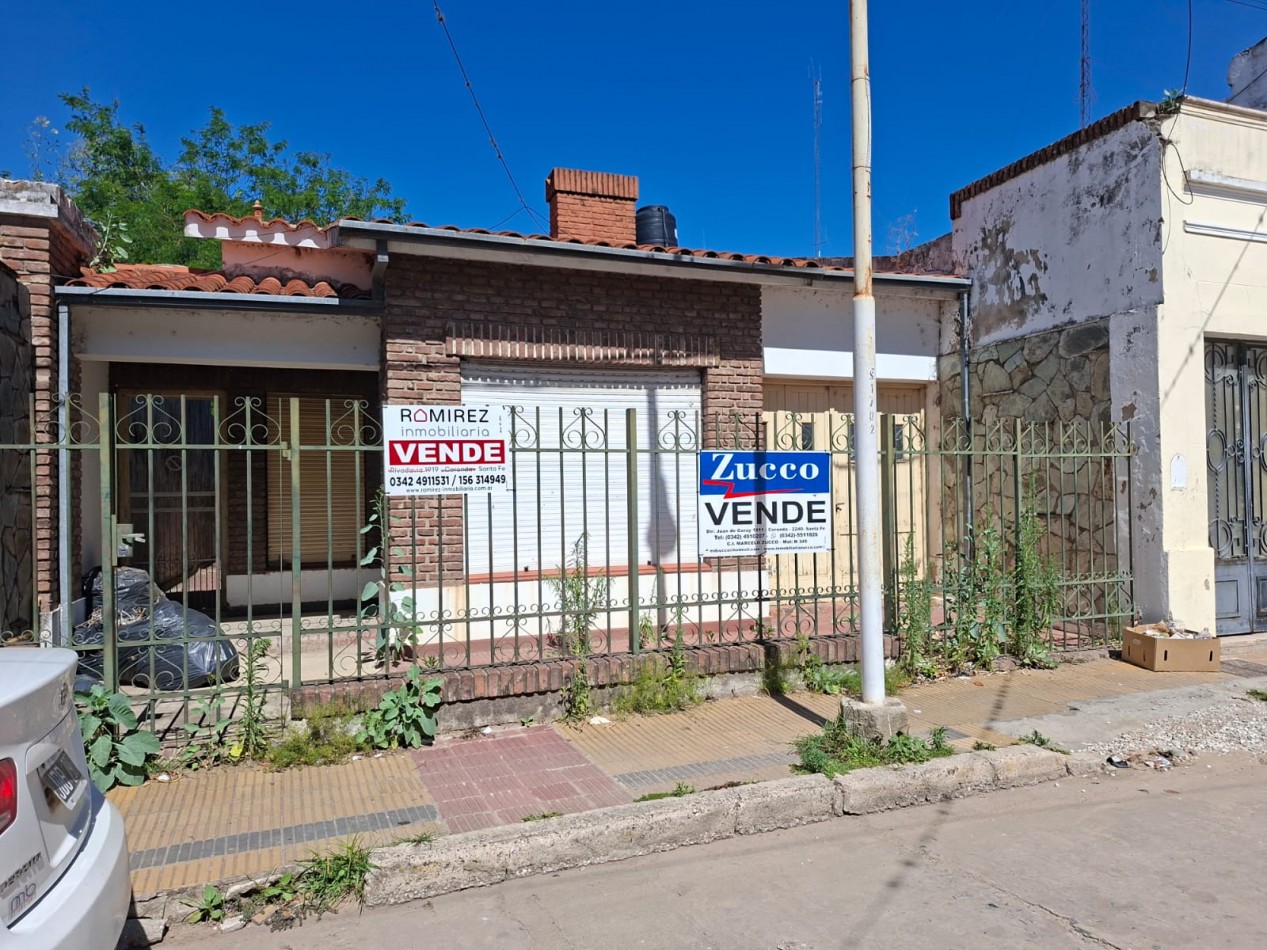 Ref. No 1326. CASA EN VENTA PLENO CENTRO DE LA CIUDAD.