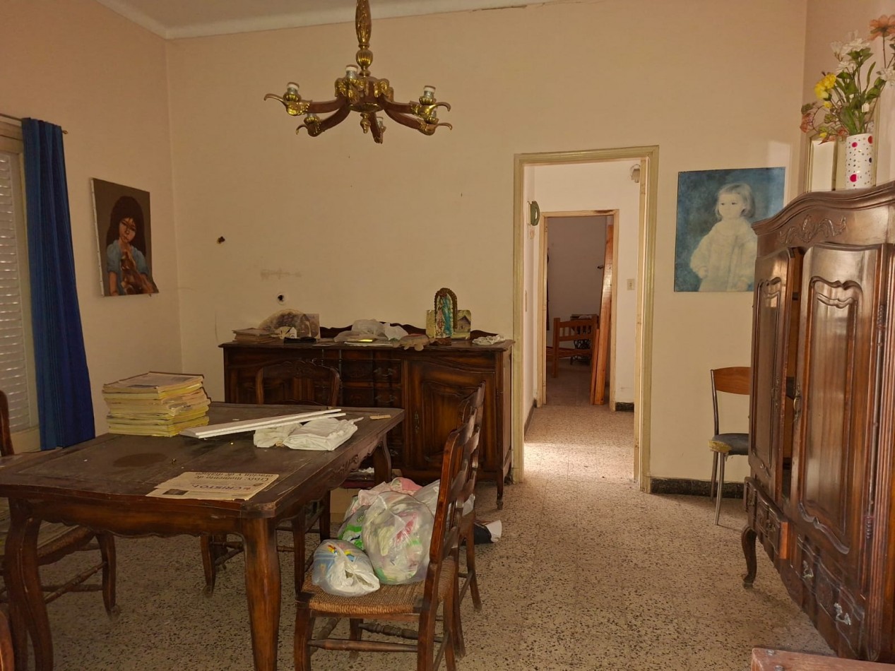 Ref. No 1326. CASA EN VENTA PLENO CENTRO DE LA CIUDAD.