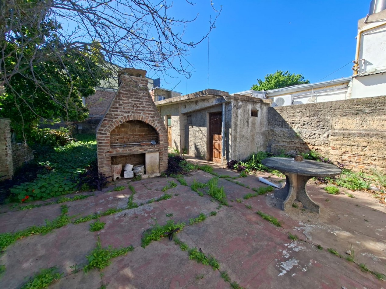 Ref. No 1326. CASA EN VENTA PLENO CENTRO DE LA CIUDAD.