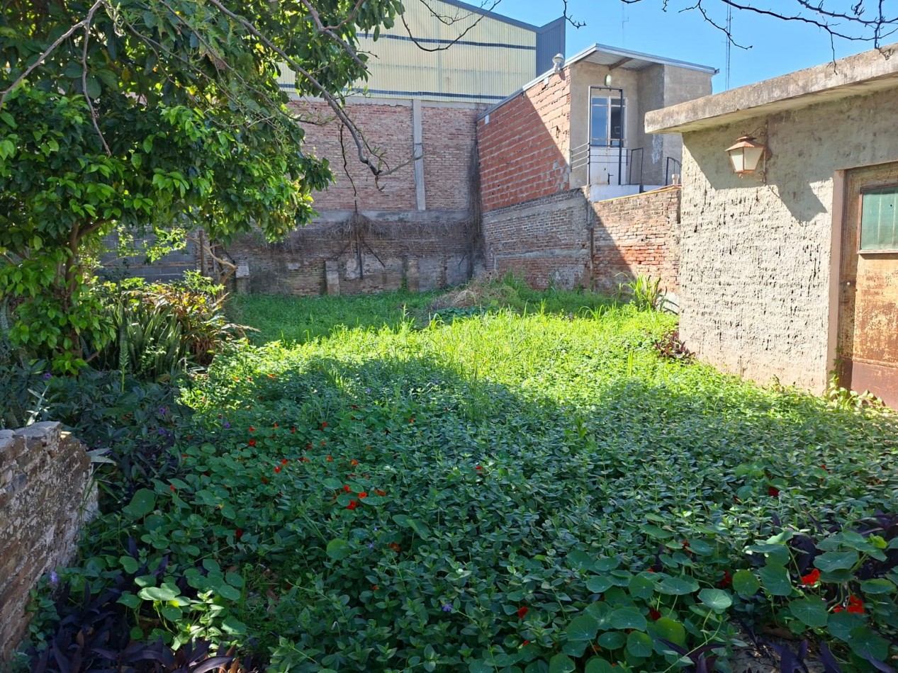 Ref. No 1326. CASA EN VENTA PLENO CENTRO DE LA CIUDAD.