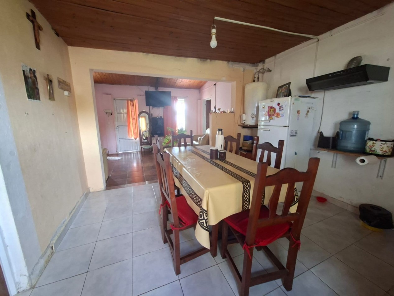 VENTA DE INMUEBLE CON LOCAL COMERCIAL- RUTA 11