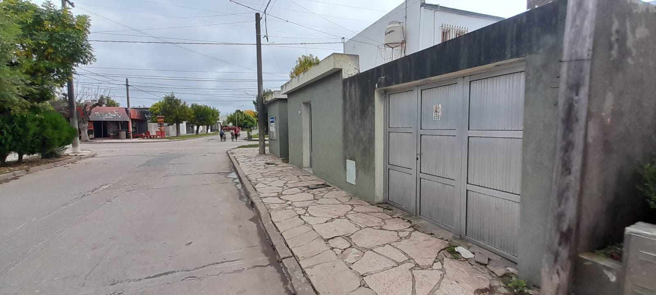 GRAN OPORTUNIDAD: CASA EN VENTA- Calle Italia esquina Belgrano