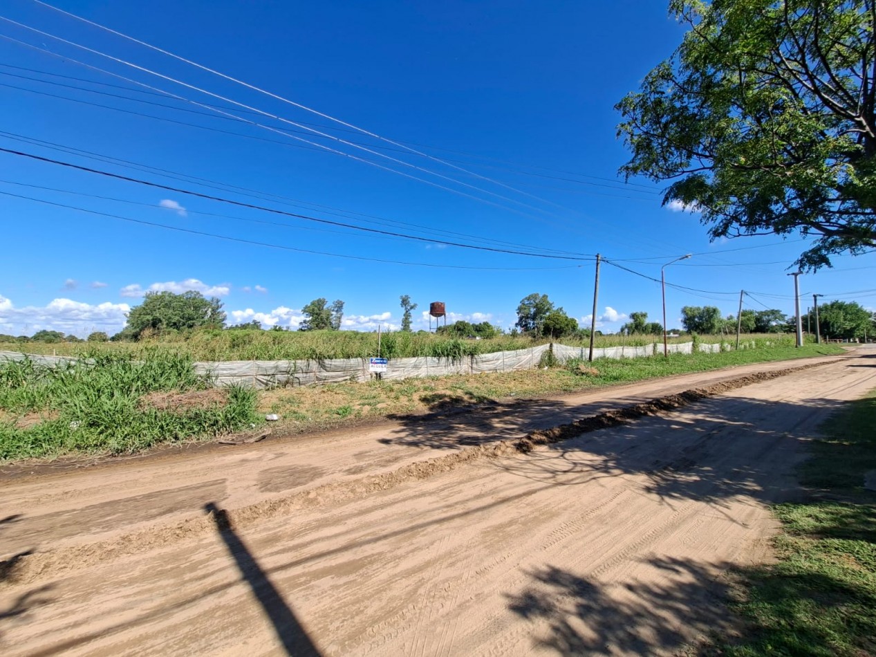 Ref. 1352 - Venta de lote 5,7 ha. con casa - Zona urbana Coronda.