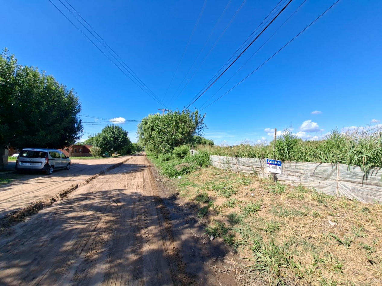 Ref. 1352 - Venta de lote 5,7 ha. con casa - Zona urbana Coronda.