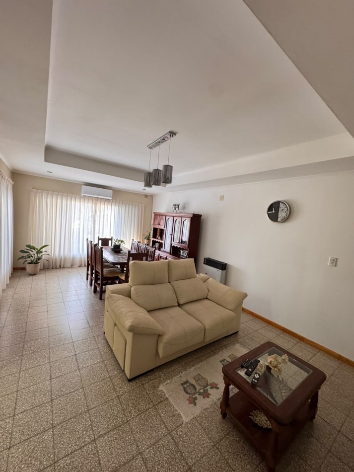VENTA DE PROPIEDAD EN PLENO CENTRO DE CORONDA-Ref. No 1383