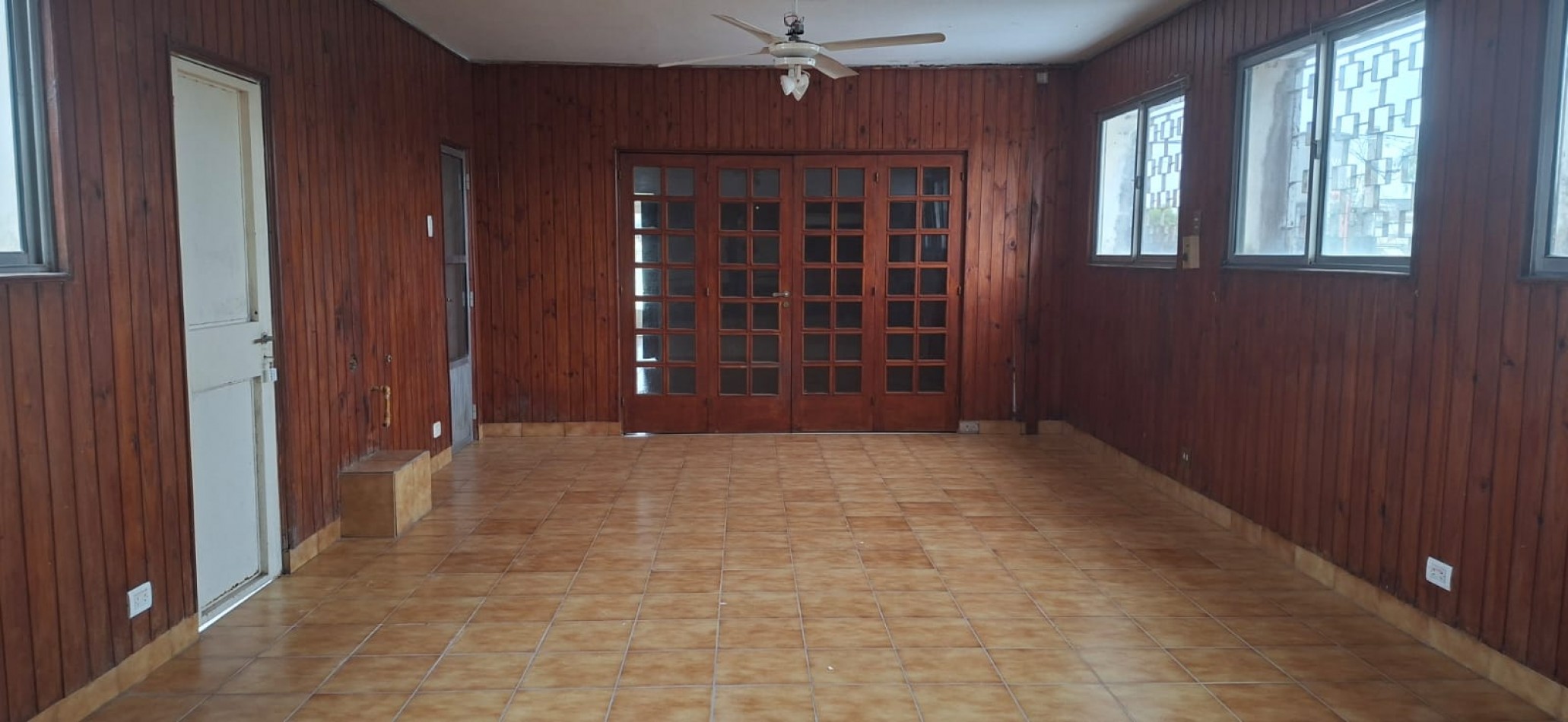 Venta local comercial + departamento. Excelente ubicacion. Coronda. Ref No 79