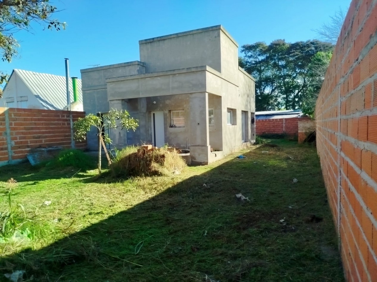 Venta casa a Estrenar - Barrio Los Paraisos Coronda - a 200 m. del rio.