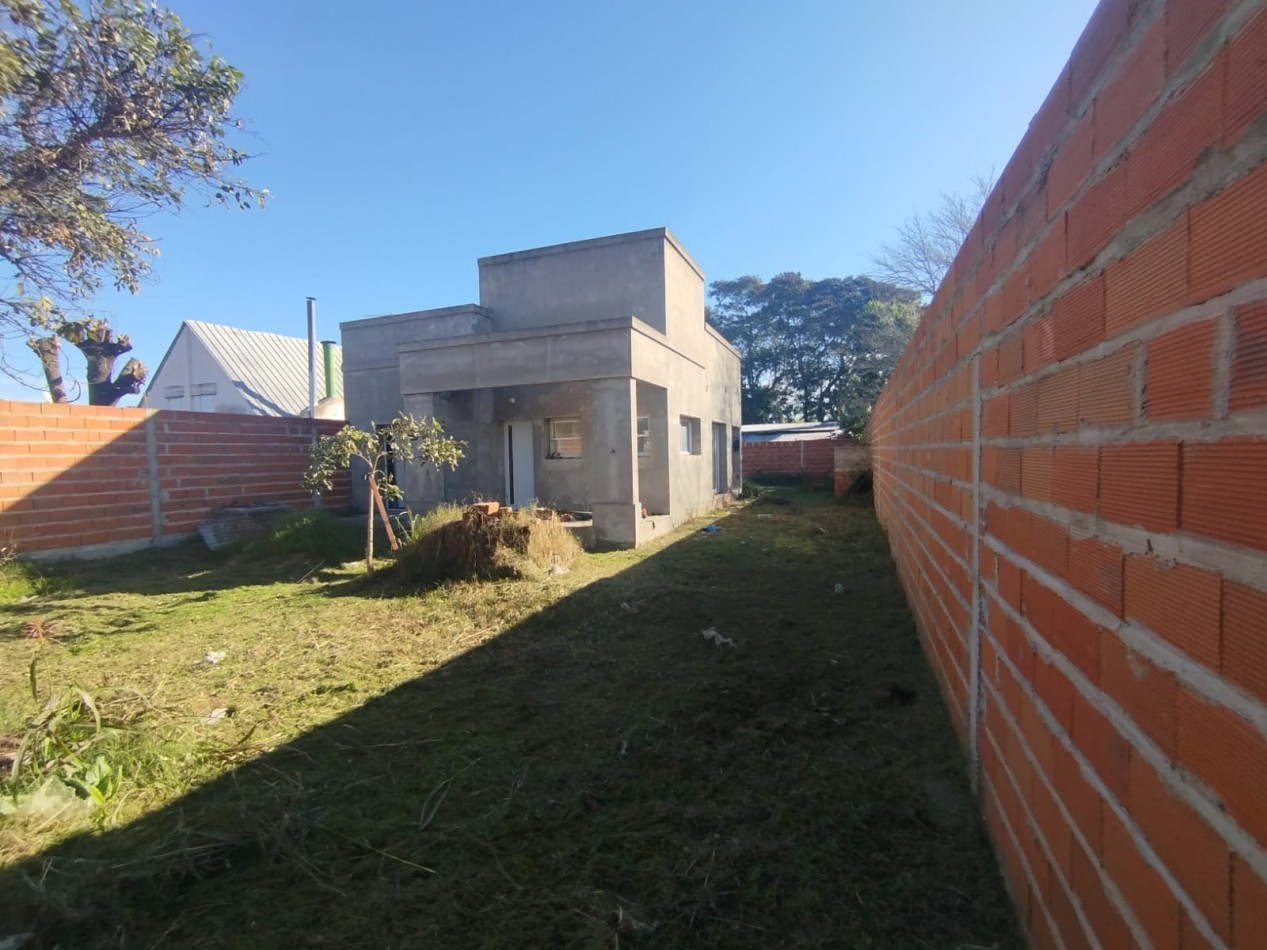 Venta casa a Estrenar - Barrio Los Paraisos Coronda - a 200 m. del rio.