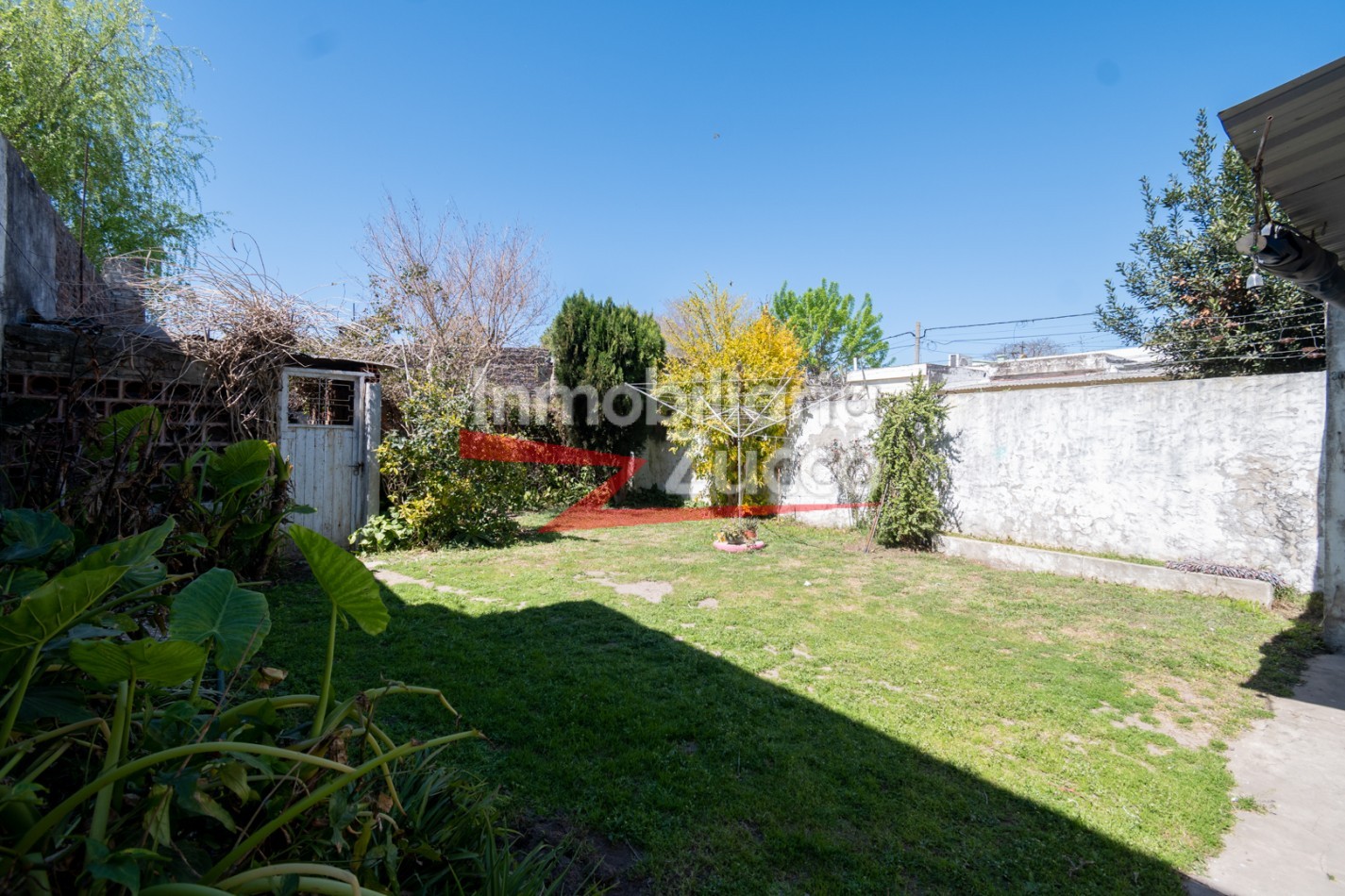 ALQUILO: CASA EN CORONDA