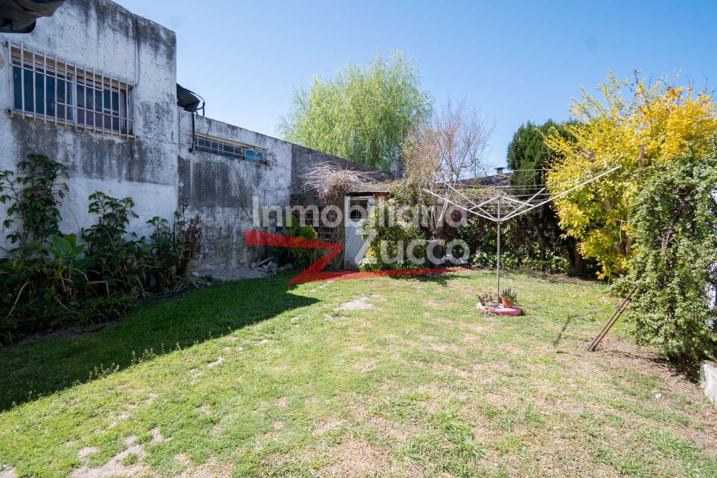 ALQUILO: CASA EN CORONDA