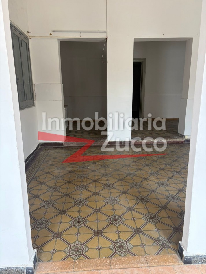 ALQUILO: LOCAL COMERCIAL CENTRICO EN CORONDA