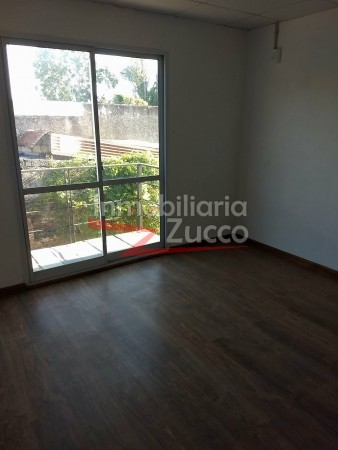 VENTA: INMUEBLE CENTRICO COMPUESTO POR LOCAL COMERCIAL + DEPTO. EN PLANTA BAJA + DOS DUPLEX + CUATRO COCHERAS - Ref. 803