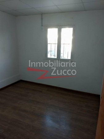 VENTA: INMUEBLE CENTRICO COMPUESTO POR LOCAL COMERCIAL + DEPTO. EN PLANTA BAJA + DOS DUPLEX + CUATRO COCHERAS - Ref. 803