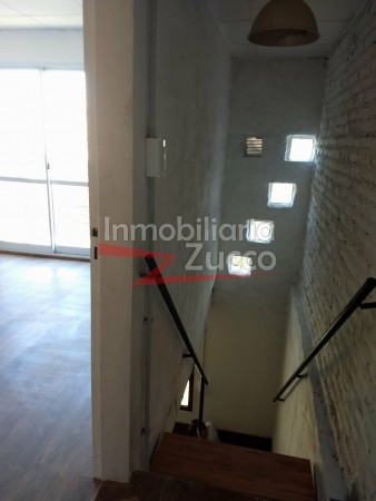 VENTA: INMUEBLE CENTRICO COMPUESTO POR LOCAL COMERCIAL + DEPTO. EN PLANTA BAJA + DOS DUPLEX + CUATRO COCHERAS - Ref. 803