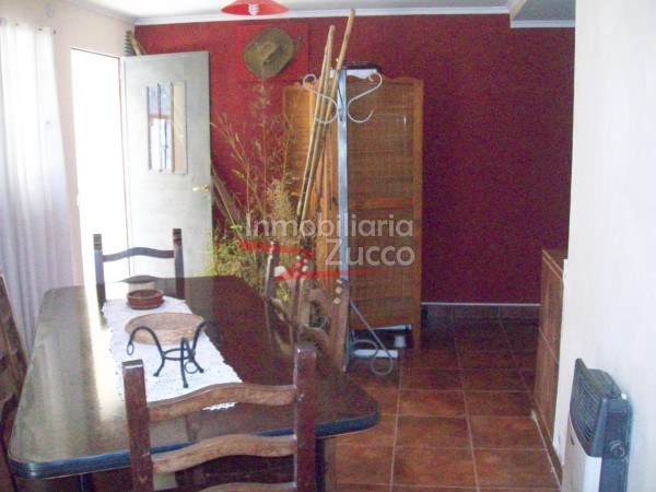 VENTA: INMUEBLE CENTRICO COMPUESTO POR LOCAL COMERCIAL + DEPTO. EN PLANTA BAJA + DOS DUPLEX + CUATRO COCHERAS - Ref. 803