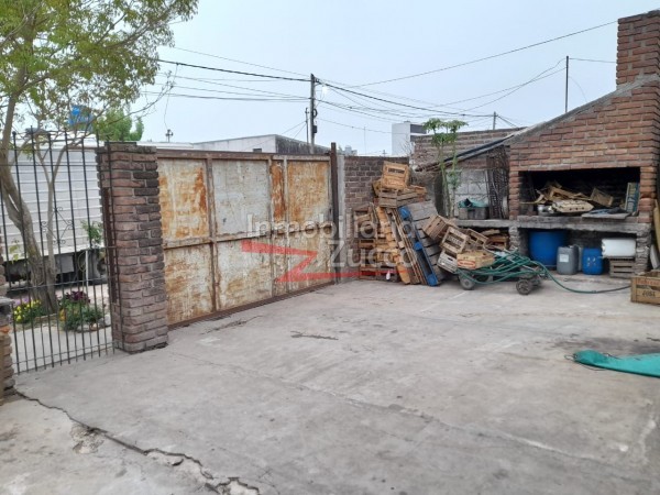 VENTA: DOS LOCALES COMERCIALES + CASA EN CORONDA - Ref. 814