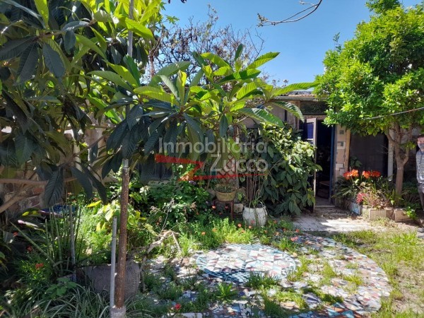 VENTA: CASA EN CORONDA - Ref. 838