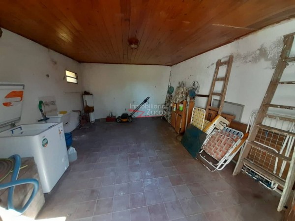 VENTA: CASA EN B. LOS PARAISOS A 50 MTS. DEL RIO - Ref. 948