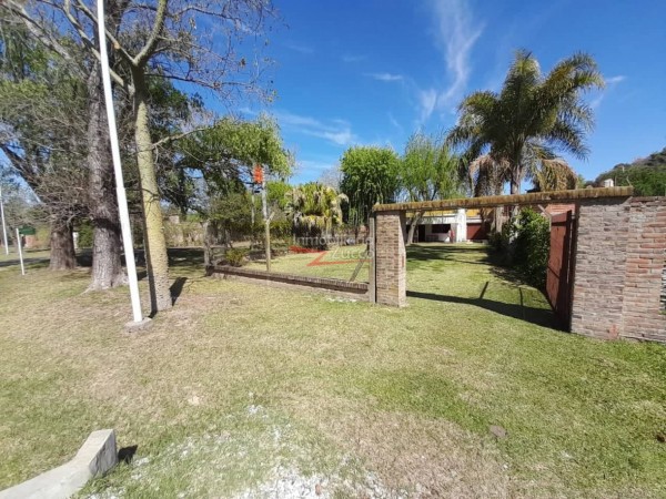 VENTA: CASA EN B. LOS PARAISOS A 50 MTS. DEL RIO - Ref. 948