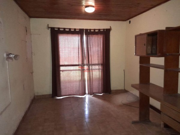 VENTA: CASA + OFICINAS + GALPONES EN CORONDA - Ref. 981