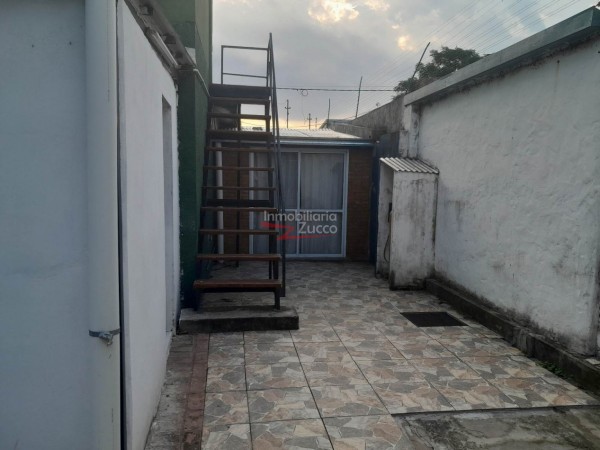 VENTA: CASA + DEPTO. EN BARRIO BASUALDO CORONDA - Ref. 1029