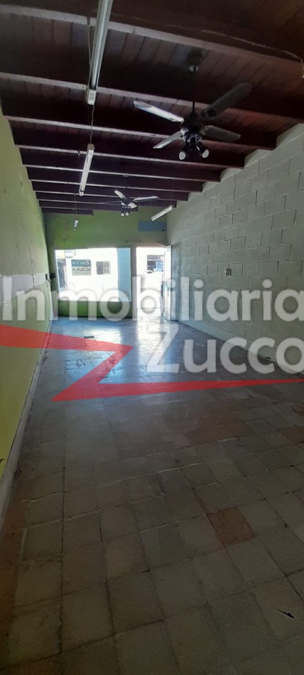 ALQUILO: LOCAL COMERCIAL CENTRICO EN CORONDA