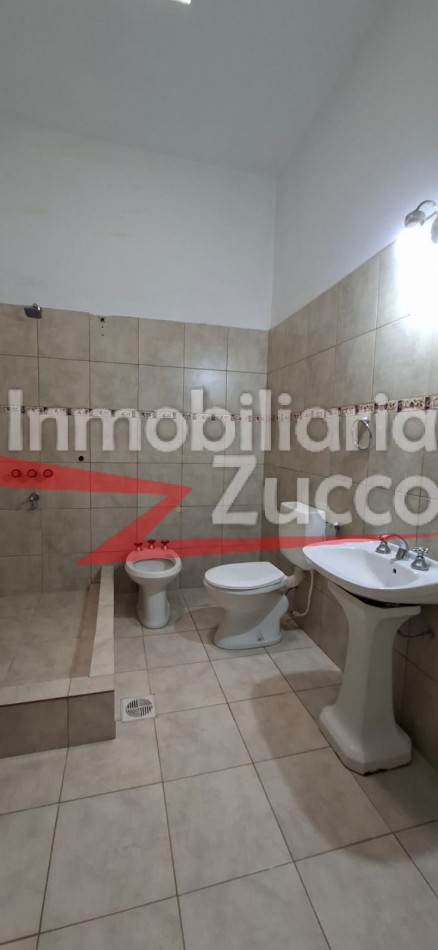ALQUILO: CASA EN CORONDA