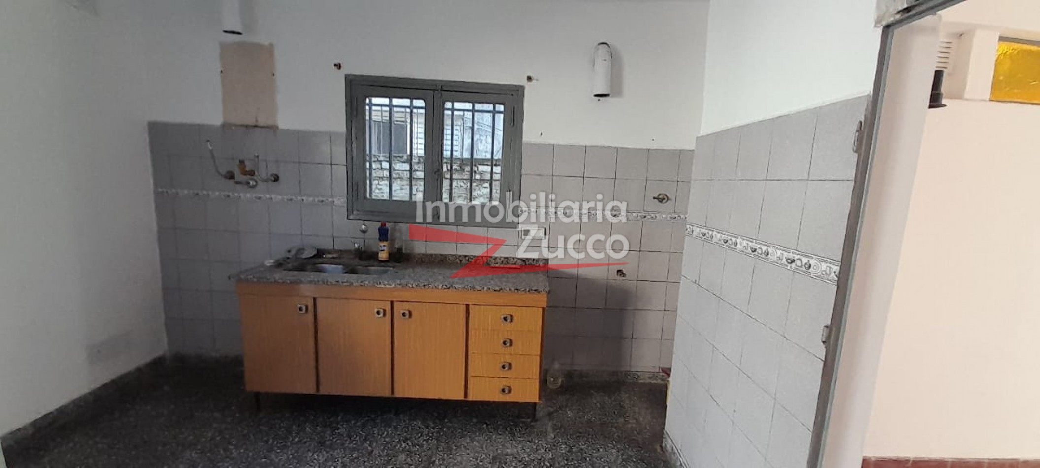 ALQUILO: CASA EN CORONDA