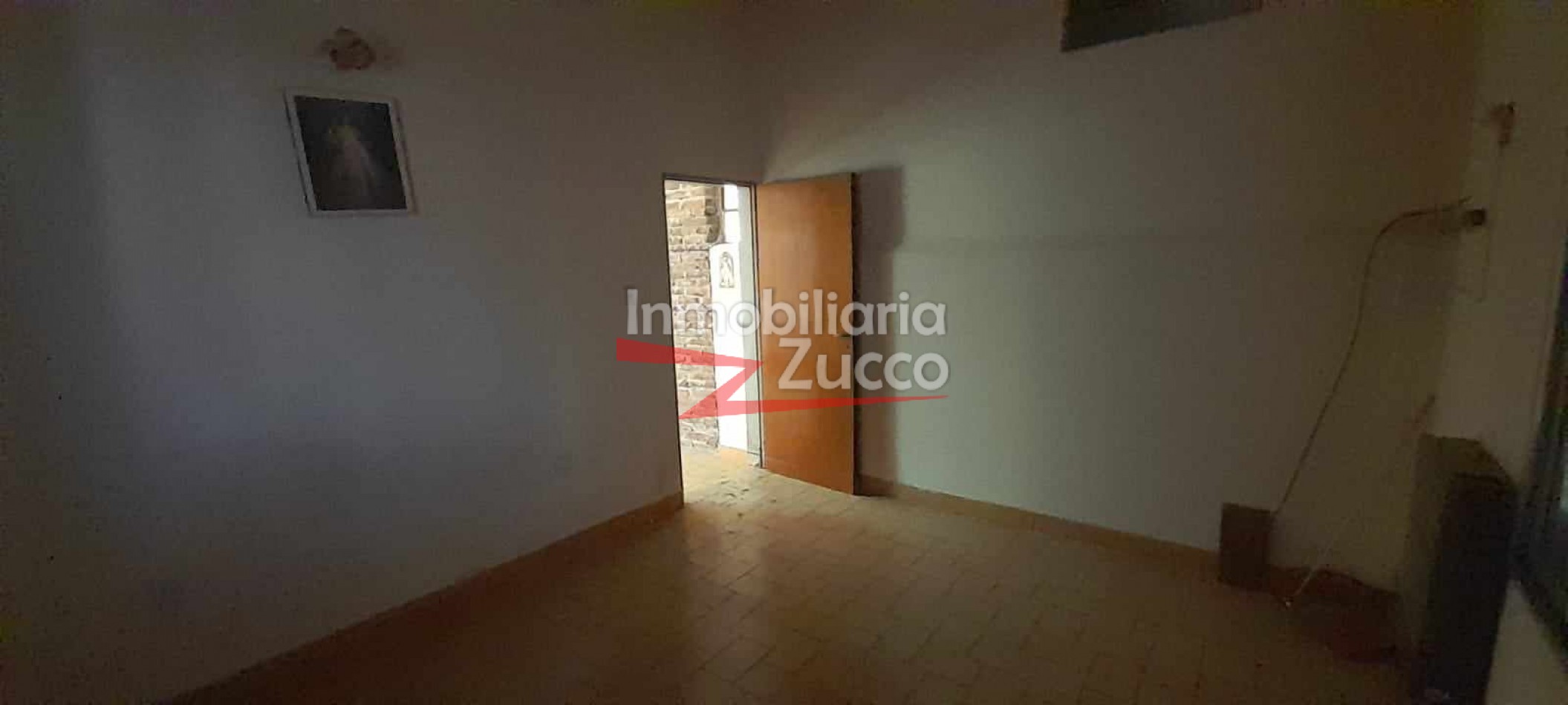 VENTA: CASA A REFACCIONAR + DEPTO. EN CORONDA - Ref. 1085