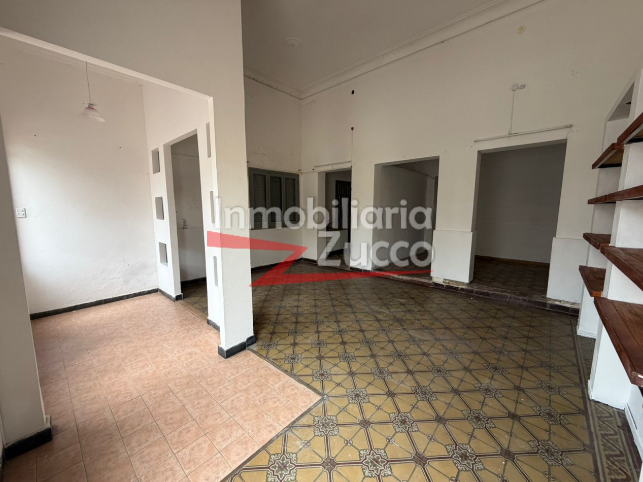 ALQUILO: LOCAL COMERCIAL CENTRICO EN CORONDA