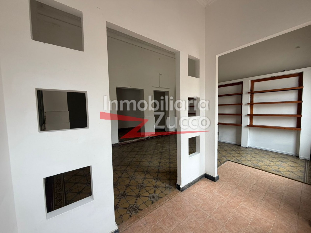 ALQUILO: LOCAL COMERCIAL CENTRICO EN CORONDA