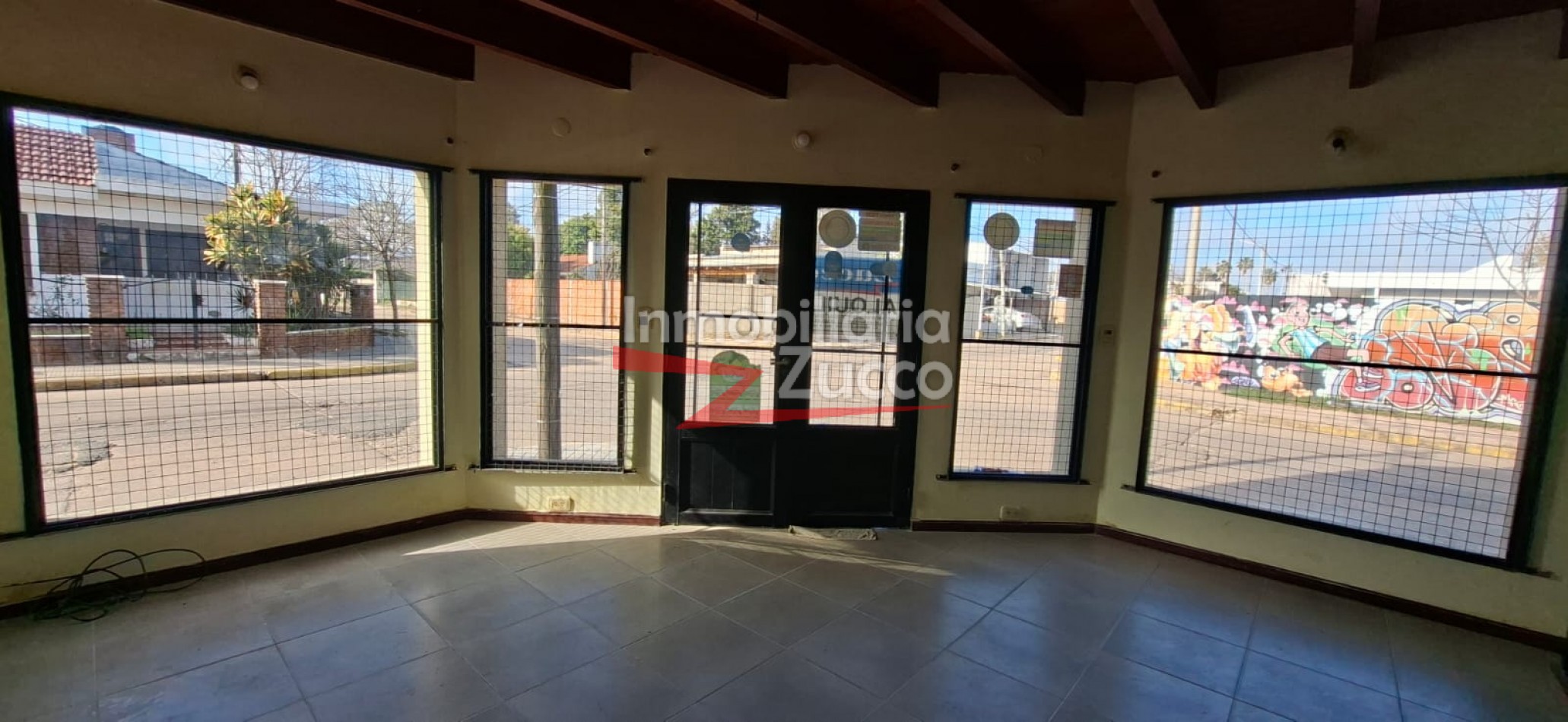 ALQUILO: LOCAL COMERCIAL EN CORONDA