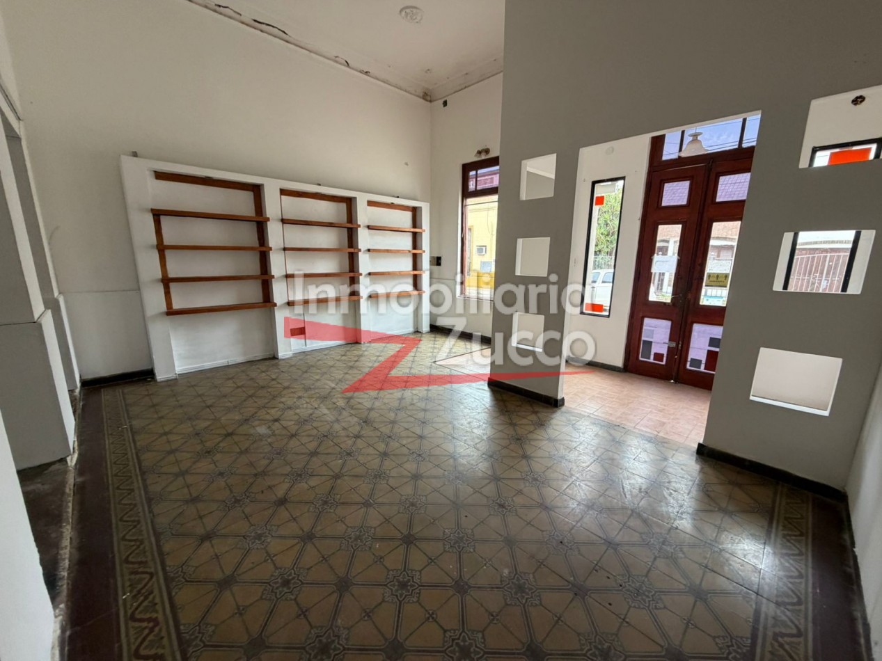 ALQUILO: LOCAL COMERCIAL CENTRICO EN CORONDA