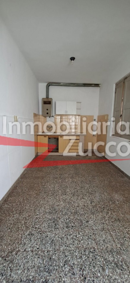 ALQUILO: CASA EN CORONDA