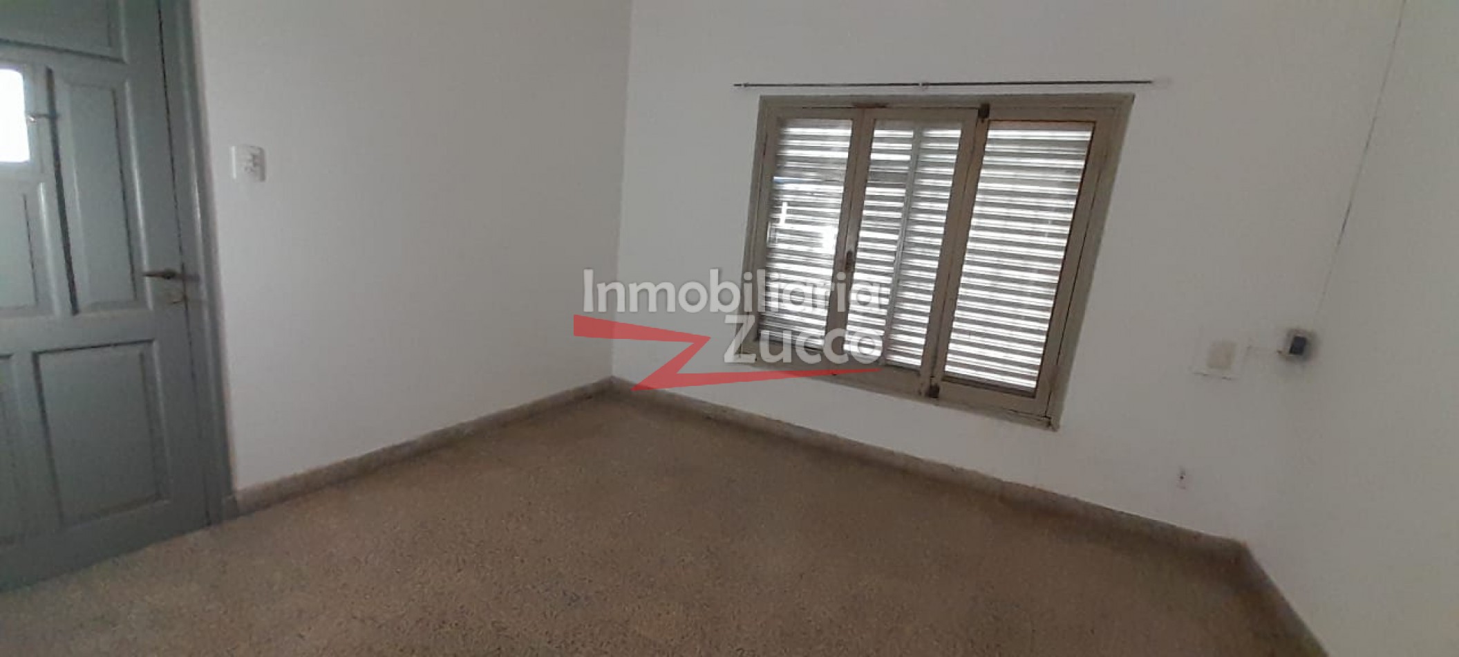 ALQUILO: CASA EN CORONDA