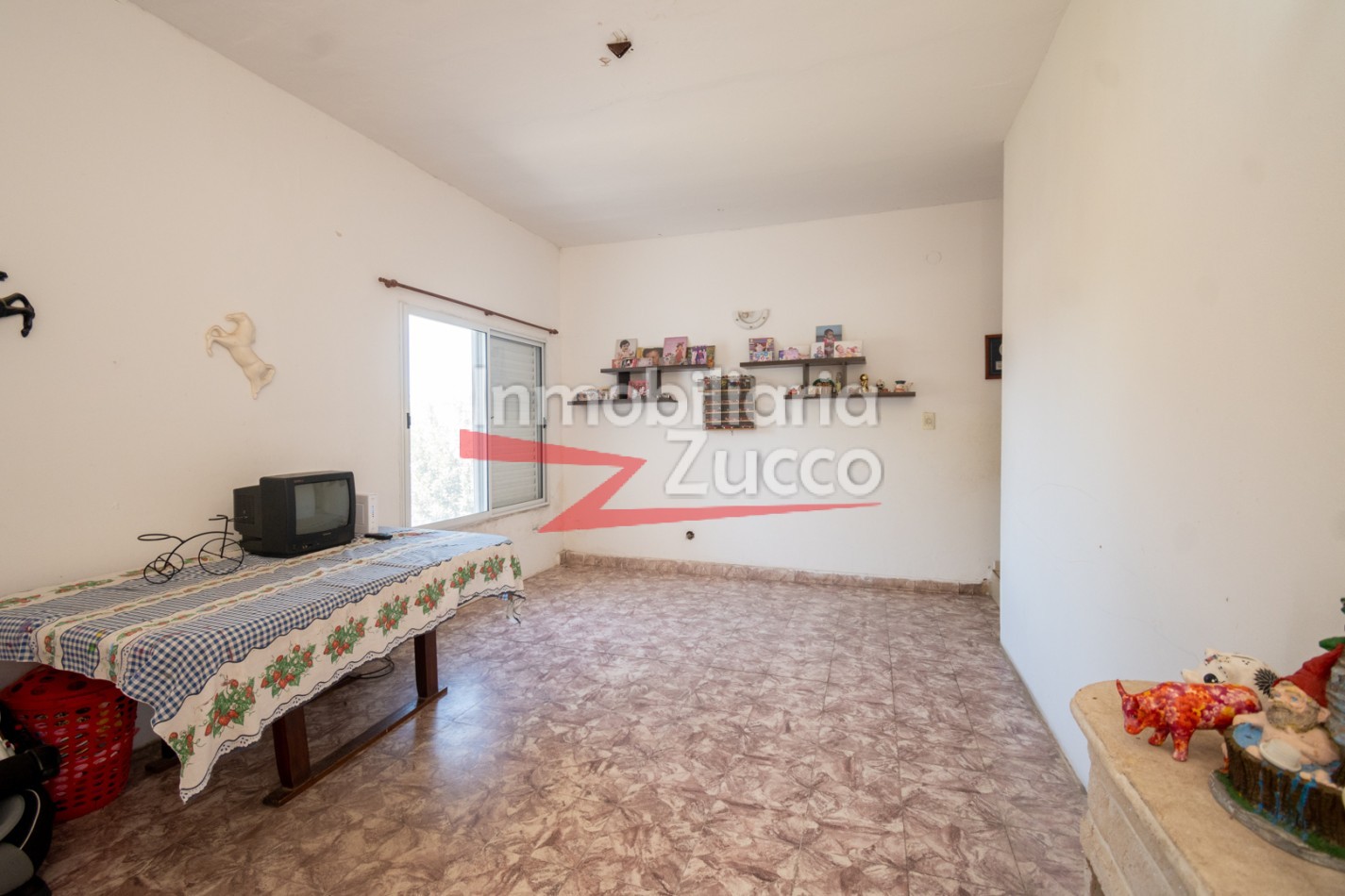 ALQUILO: CASA EN CORONDA