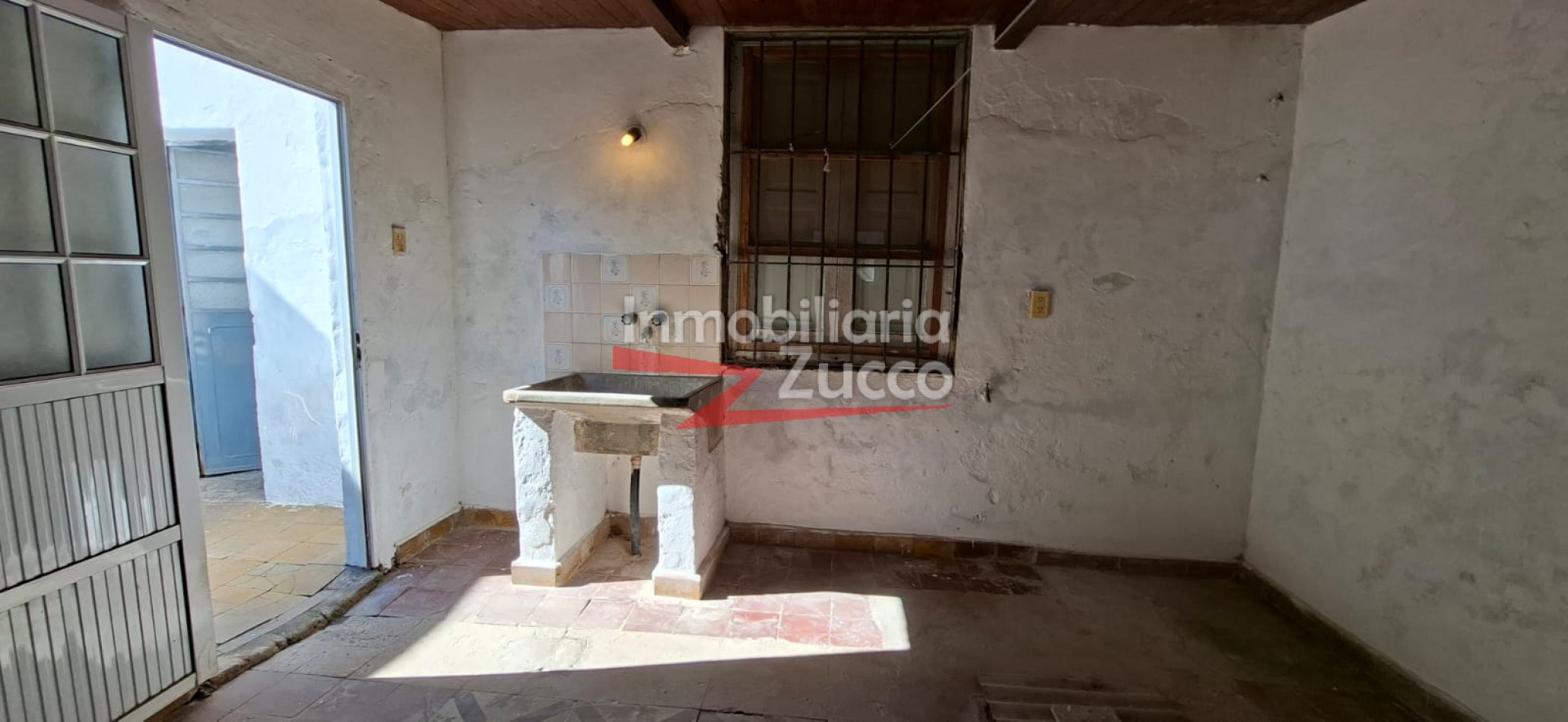 ALQUILO: CASA EN CORONDA