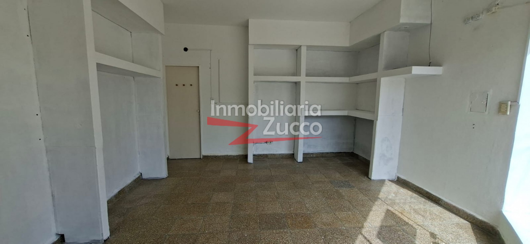 ALQUILO: LOCAL COMERCIAL CENTRICO