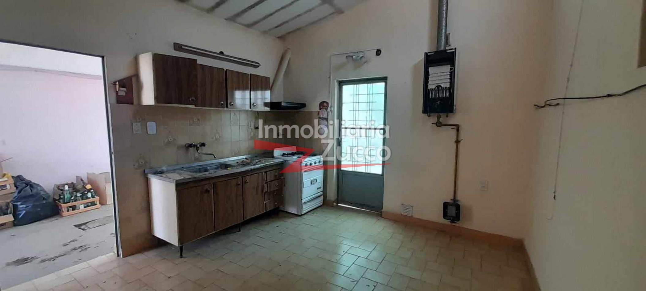 VENTA: CASA A REFACCIONAR + DEPTO. EN CORONDA - Ref. 1085