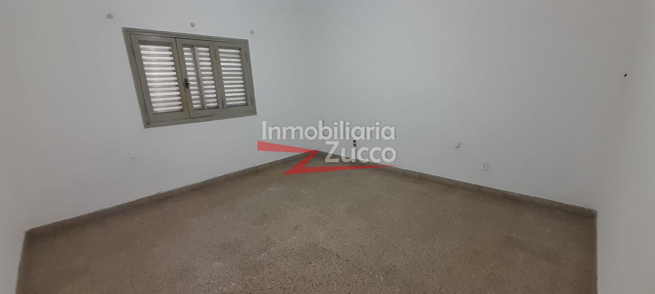 ALQUILO: CASA EN CORONDA