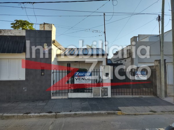 VENDO CASA CON DEPARTAMENTO INTERNO - CORONDA - Ref: 726