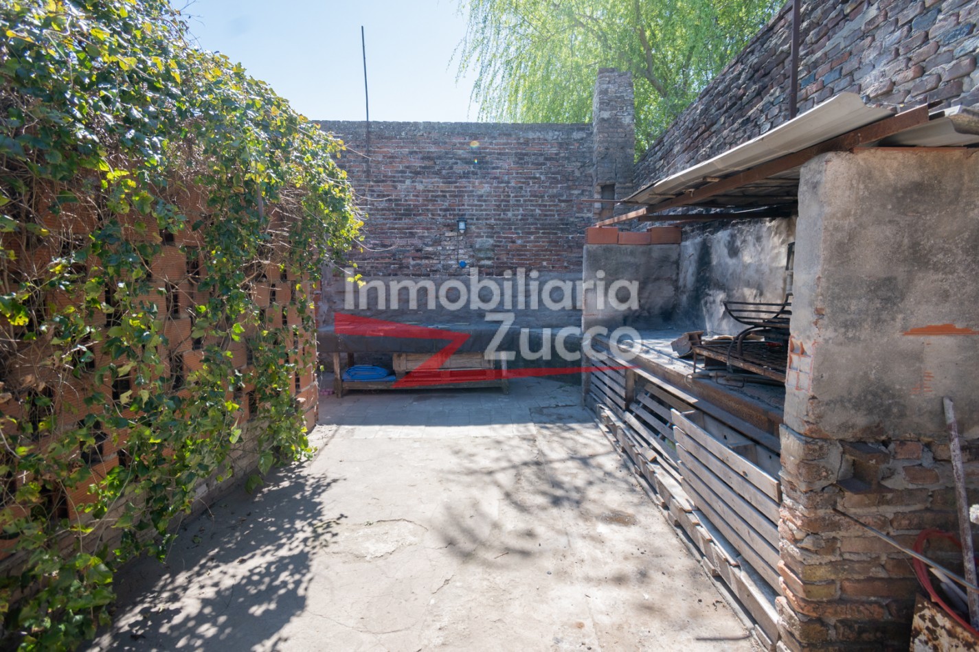 ALQUILO: CASA EN CORONDA