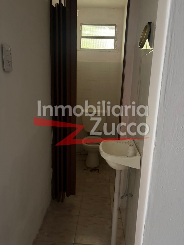 ALQUILO: LOCAL COMERCIAL CENTRICO EN CORONDA