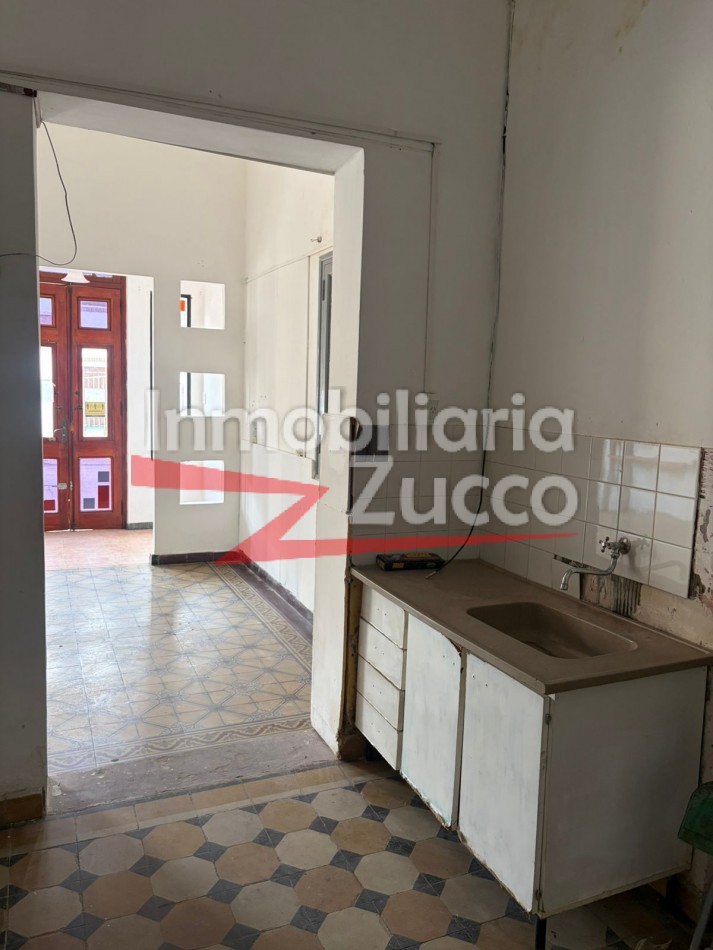 ALQUILO: LOCAL COMERCIAL CENTRICO EN CORONDA