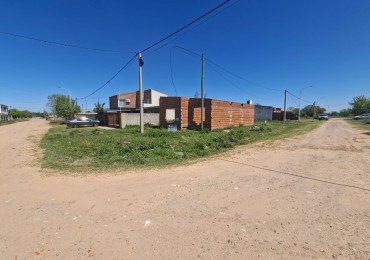 Ref. No 1322  VENTA TERRENO CON CASA A TERMINAR - CORONDA